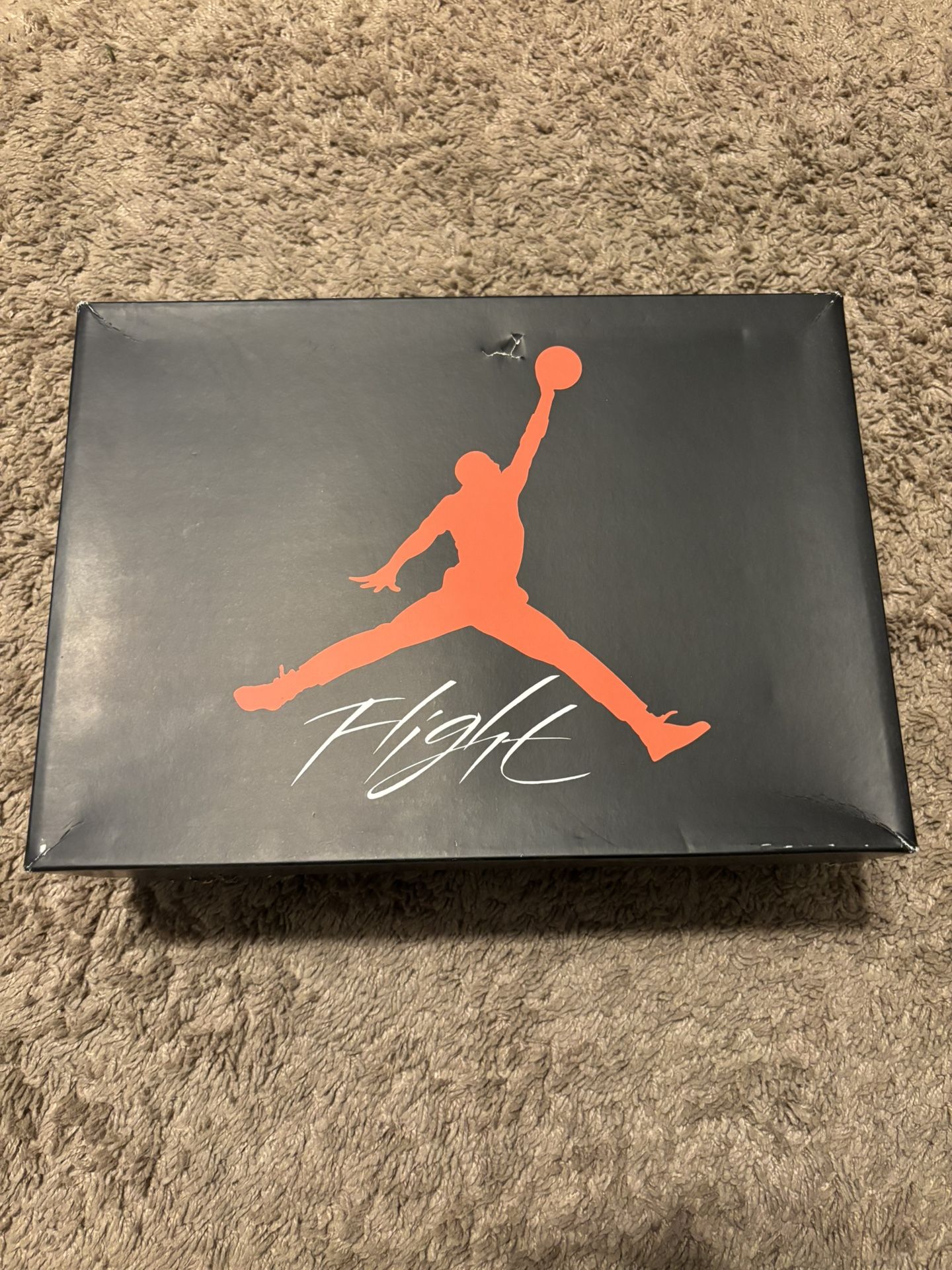 Air Jordan 4 ‘s Red Thunders And Yeezy Slides YS-01