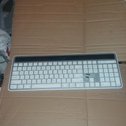 Logitech K750 Wireless Keyboard