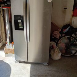 Refrigerator 