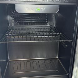 Antartic Star Mini Fridge Cooler 12 Bottle 48 Can