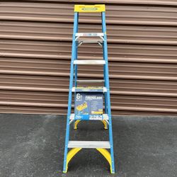 New Werner Fiberglass 6ft Ladder 250 Lb Capacity
