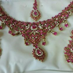 Gold Plated Necklace And Earrings Set With Hair Accessories.