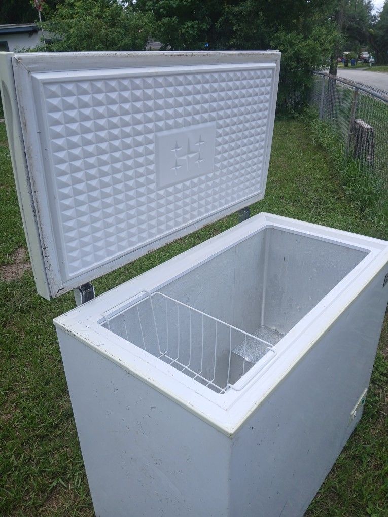 DEEP FREEZER /NEED GONE ASAP