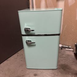 Mini Retro Refrigerator