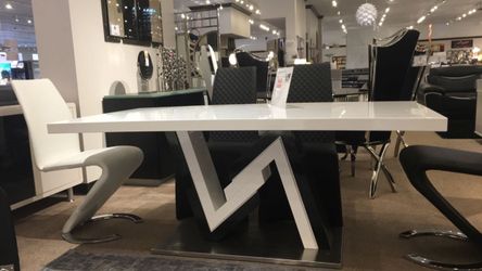 Contemporary table with 6 chairs