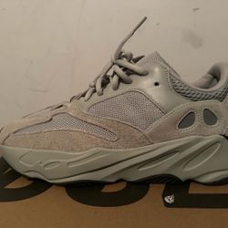Yeezy Boost 700 