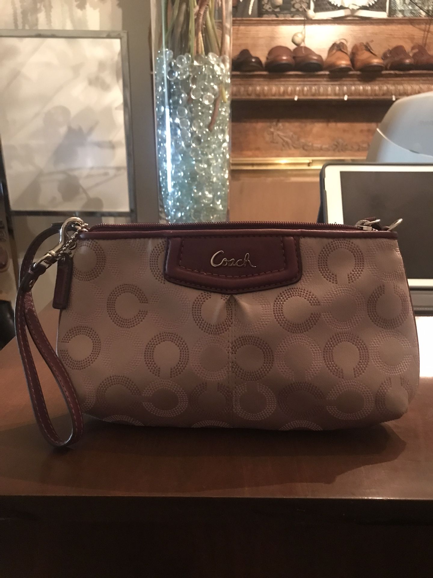 Coach Wristlet Small Burgundy And Beige