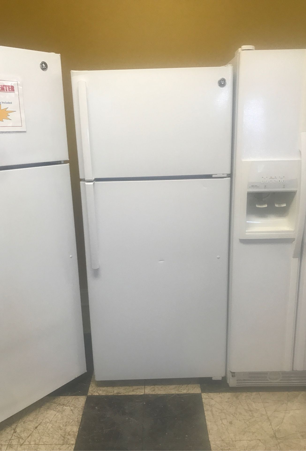 GE Top and Bottom Refrigerator **NEW**