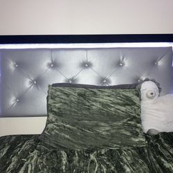 Queen light Up Bedroom Frame And Dresser