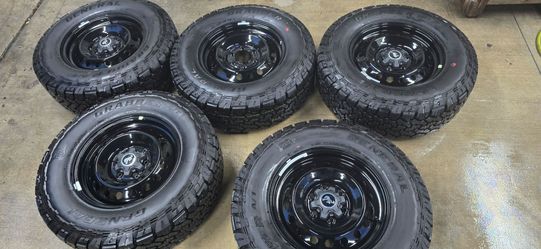 OEM Ford Bronco Wheels & LT265/70R17 General Grabber Tires – Like New!