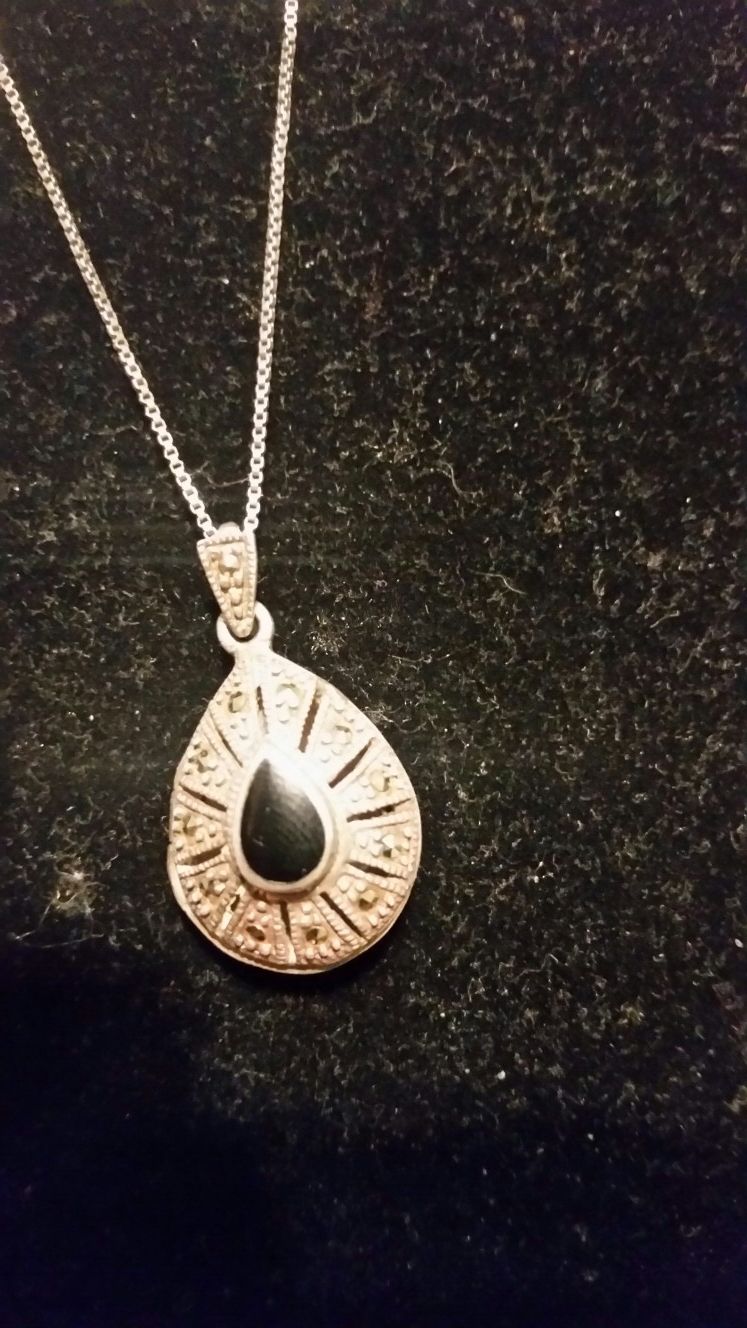 Sterling silver locket.925