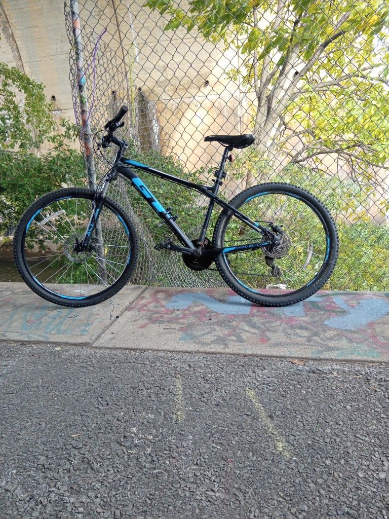 GT Aggressor  ( 2021 )Pro Mountain Bike 