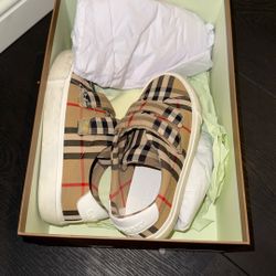 100% authentic Kids Burberry Sneakers 