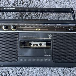 Vintage GE Bass Boost boombox