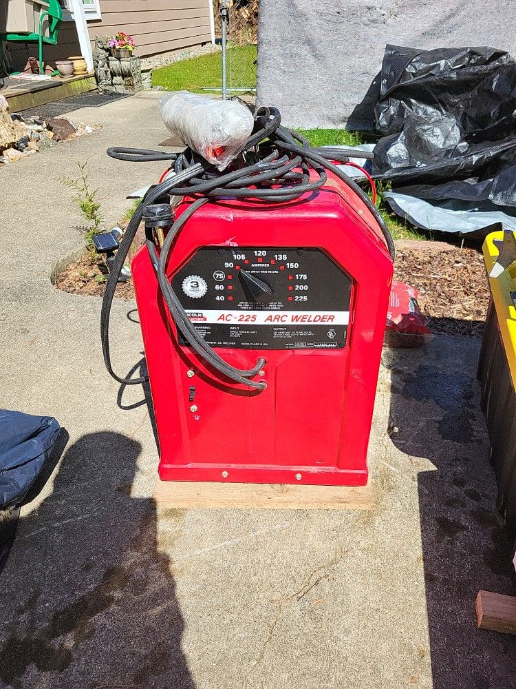 Lincoln Ac-225 Arc Welder - NEW