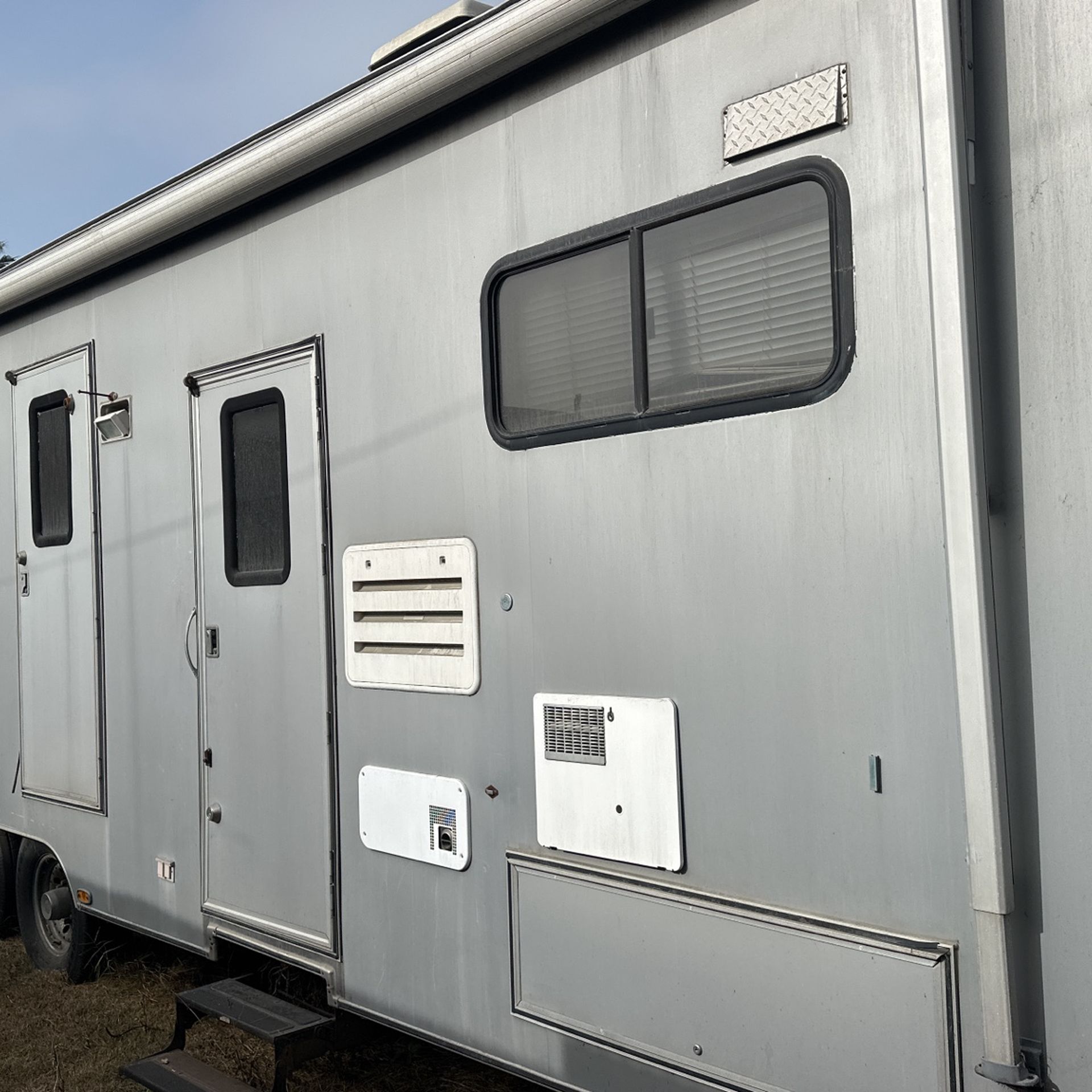 36 Foot Toy Hauler With A Gooseneck 12000Best Offer