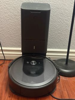 iRobot Roomba Vacuum self emptying