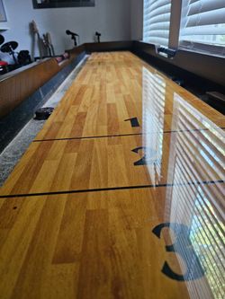 Shuffle board
