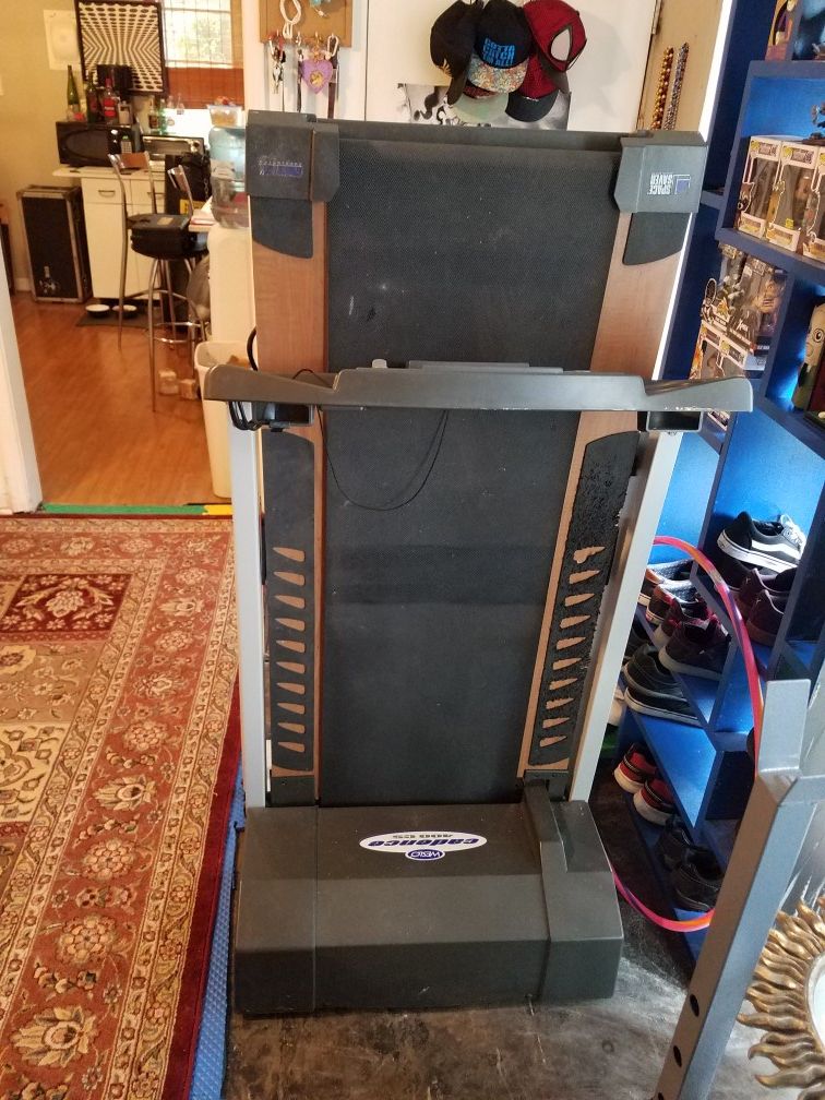 Weslo Cadence 400 CS treadmill for Sale in Lutz FL OfferUp