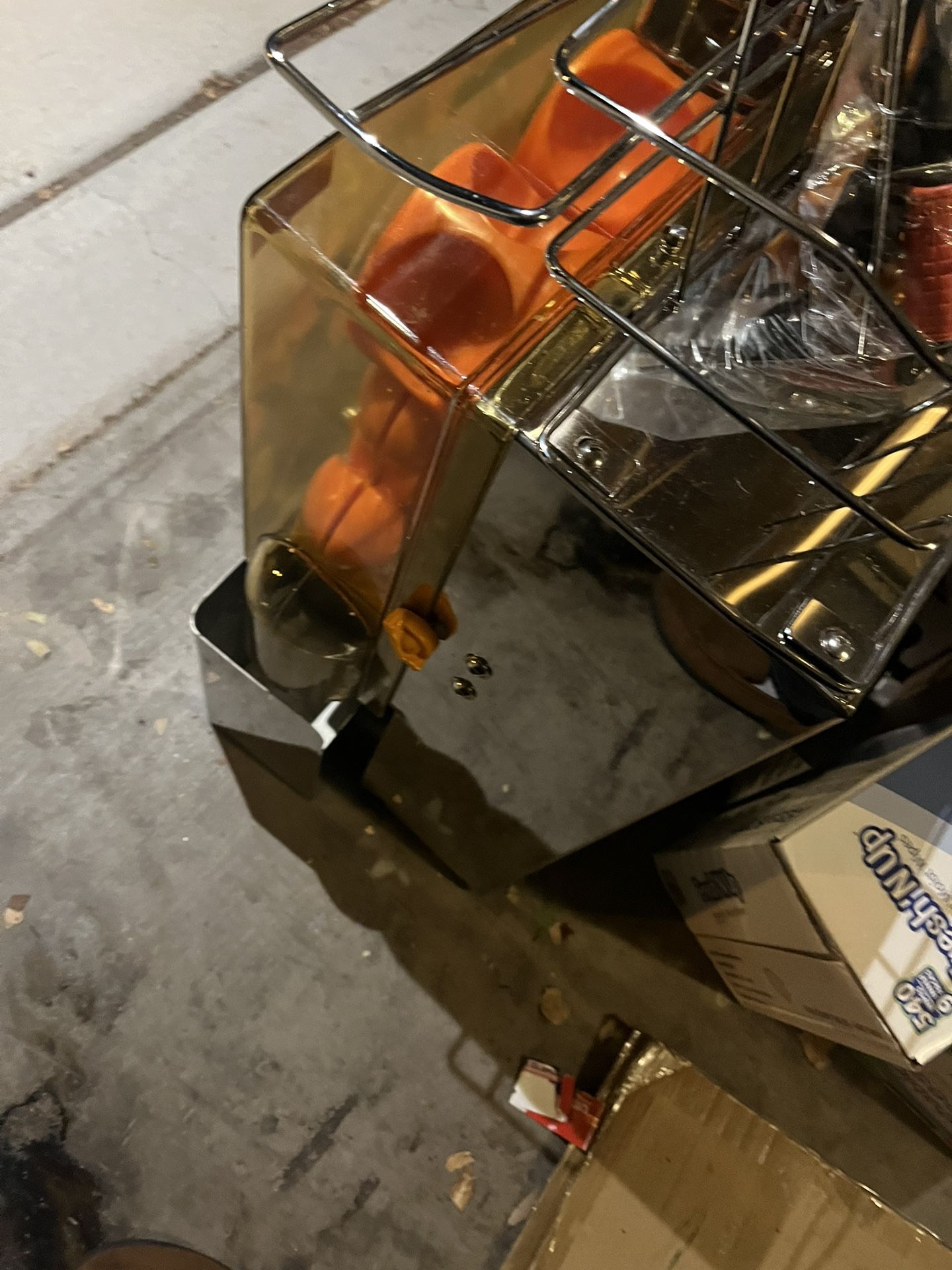 Fresh Squeeze OJ Machine