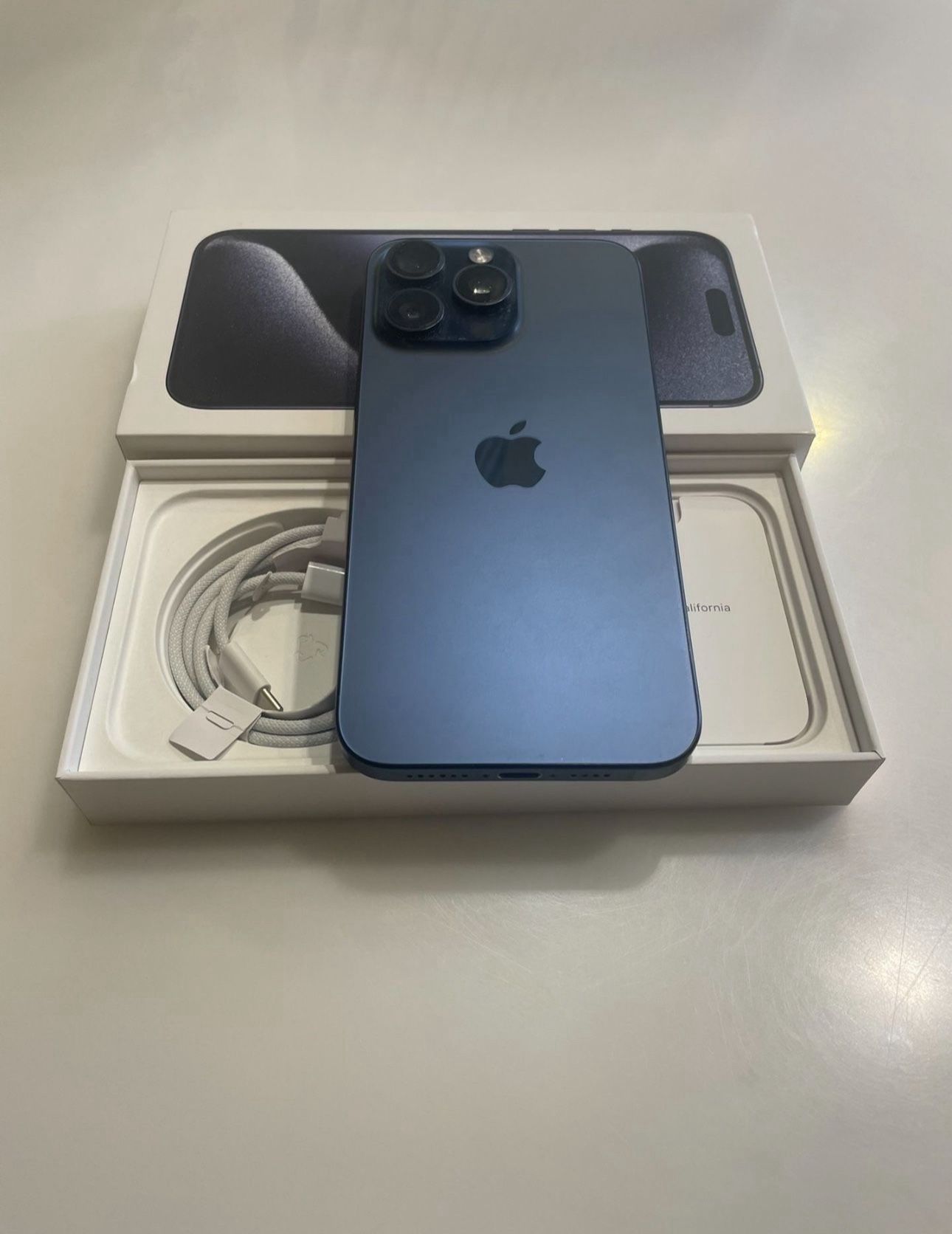 iPhone 15 Pro Max Unlocked + MagSafe Card holder