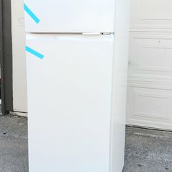 TCL 7.3 cu. Ft  refrigerator with freezer white