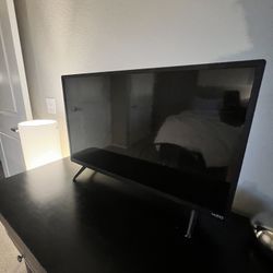 32” VIZIO  Smart TV