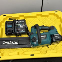 Makita 40V Cordless Chainsaw Plus Battery Plus Charger