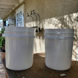 5 gallon buckets