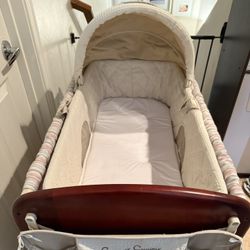 Contours Classique 3-in-1 Wood Bassinet