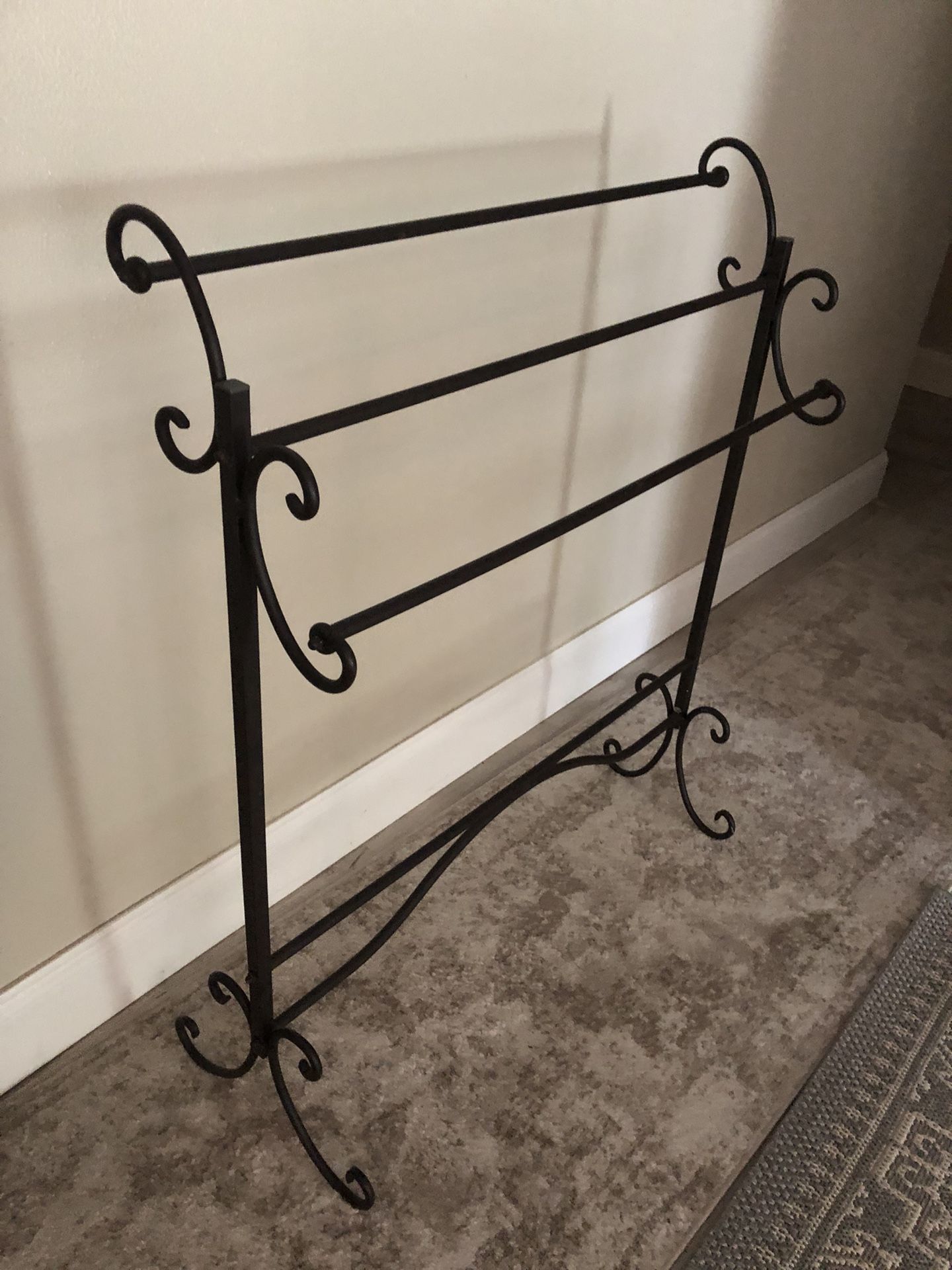 Metal Blanket/Towel Rack