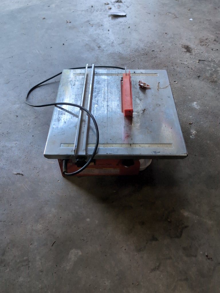 Chicago Electric 7 Inch Tile Saw