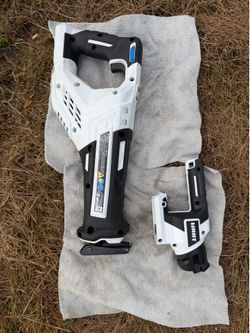 saw to cut pipes or wood