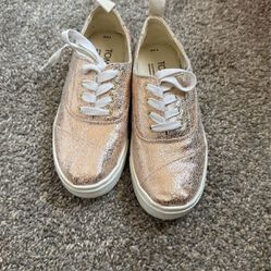 Brand New Never Worn Toms Girls Shoes 