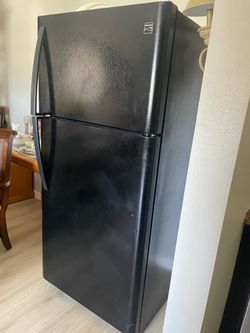 Kenmore Black Top-Freezer Refrigerator