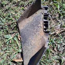 side-discharge chute/deflector