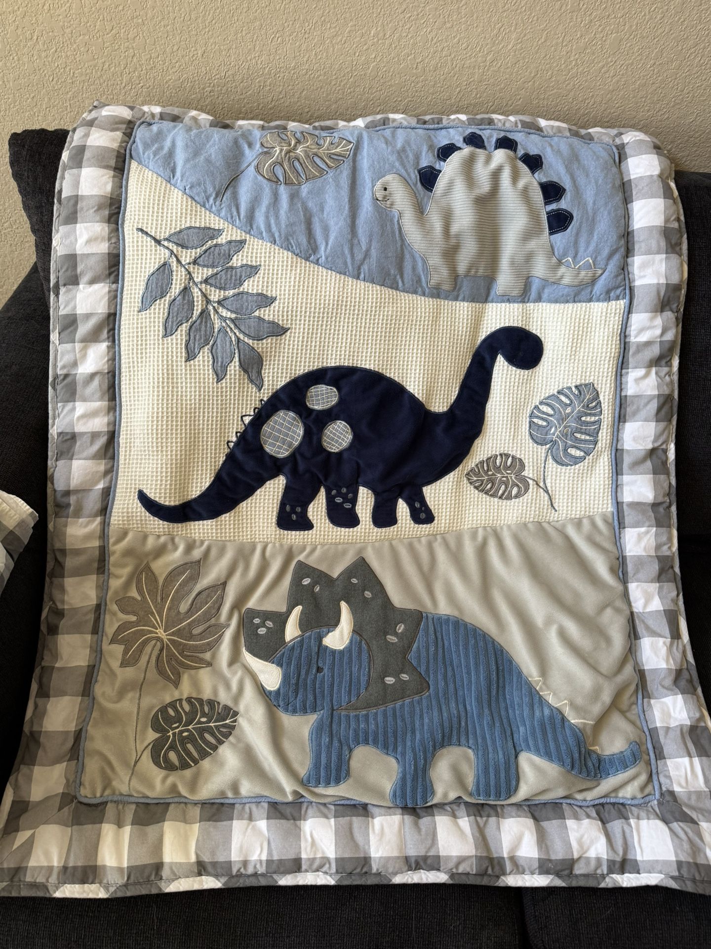 Crib Comforter With Accessories