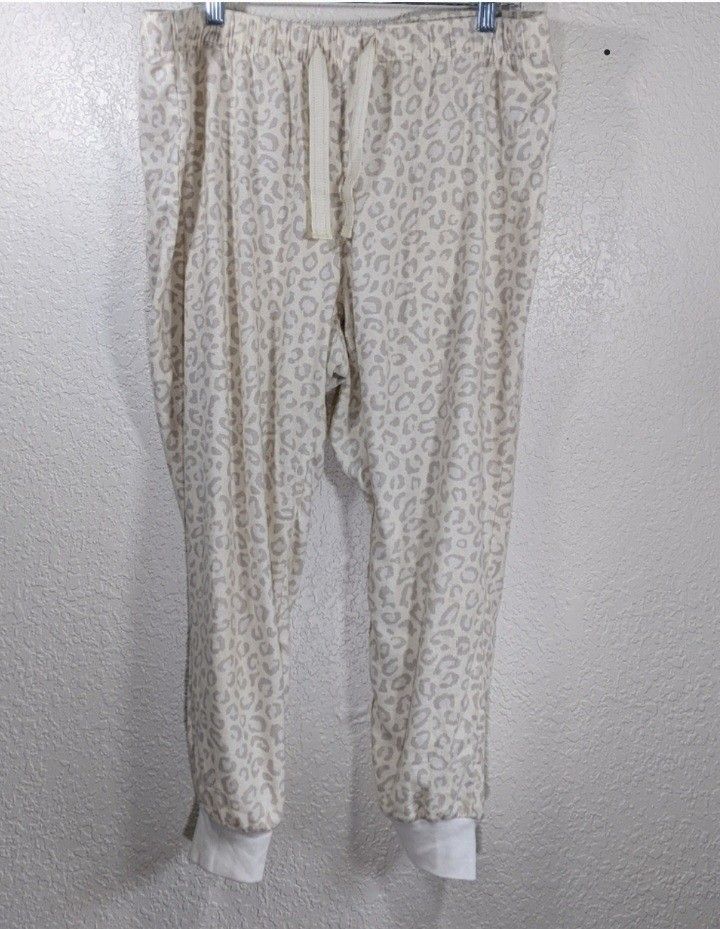 Old Navy•Ivory Leopard Print/Fleece Jogger•Size XS