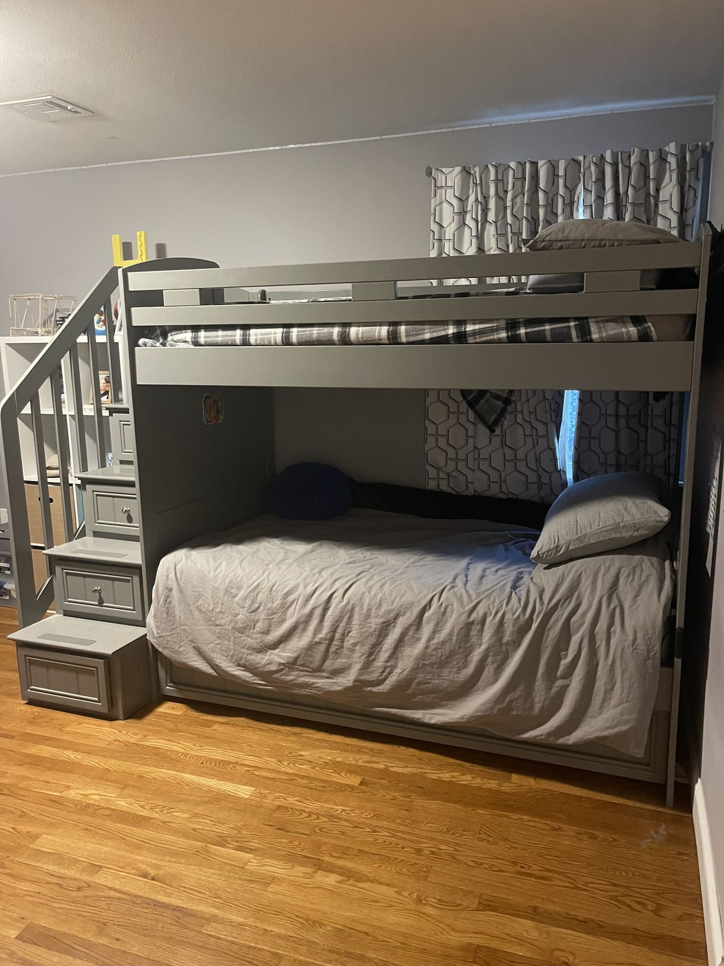 Twin Over Full Bunk Bed With Trundle