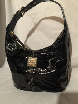 Small dooney & bourke patent leather purse