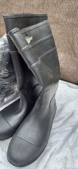 Two pairs of boots waterproof Diamondback size 10. One new, other used.