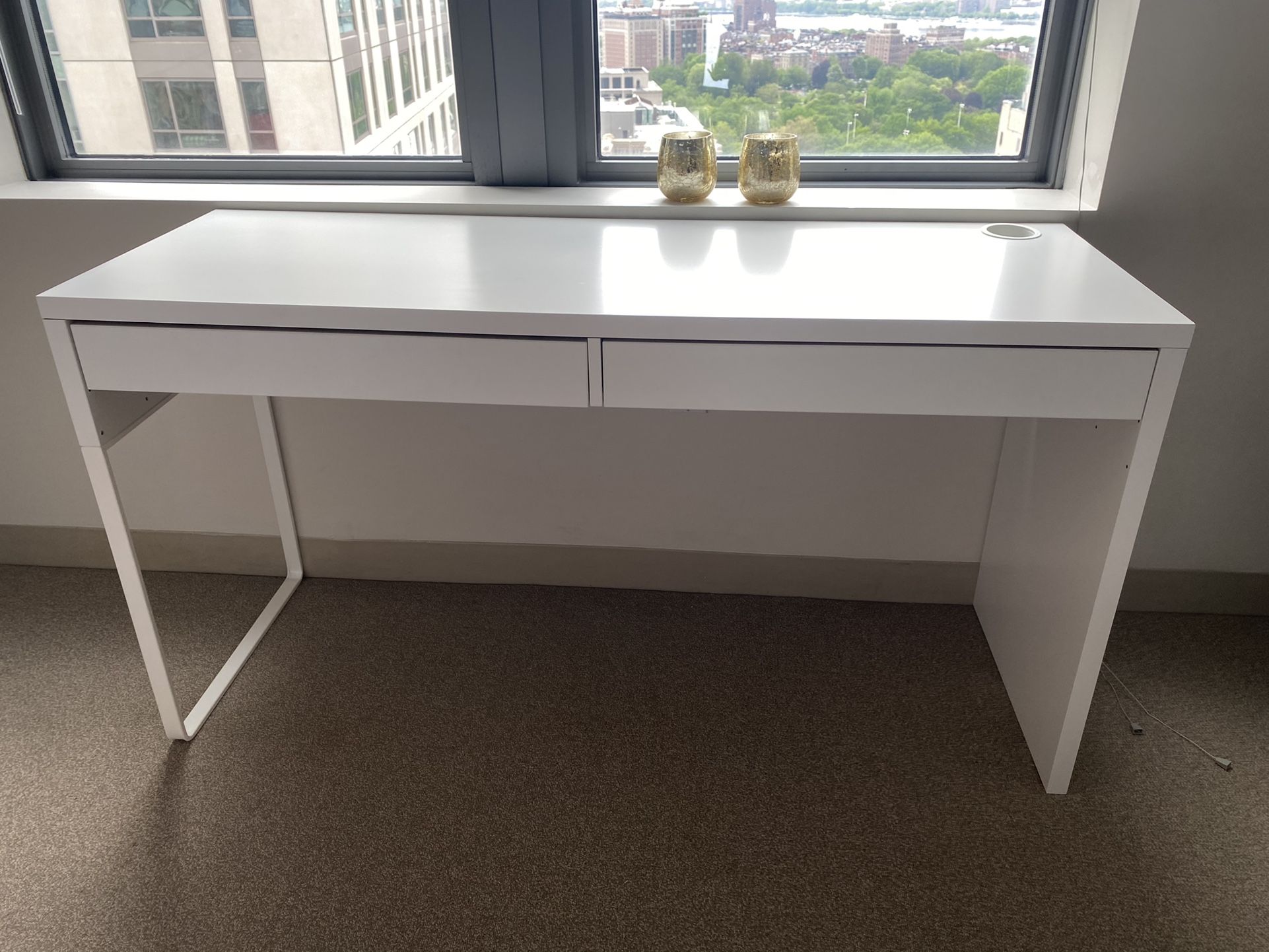 White Desk With Rolling Chair