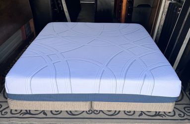 Serta King Size Mattress and Boxspring