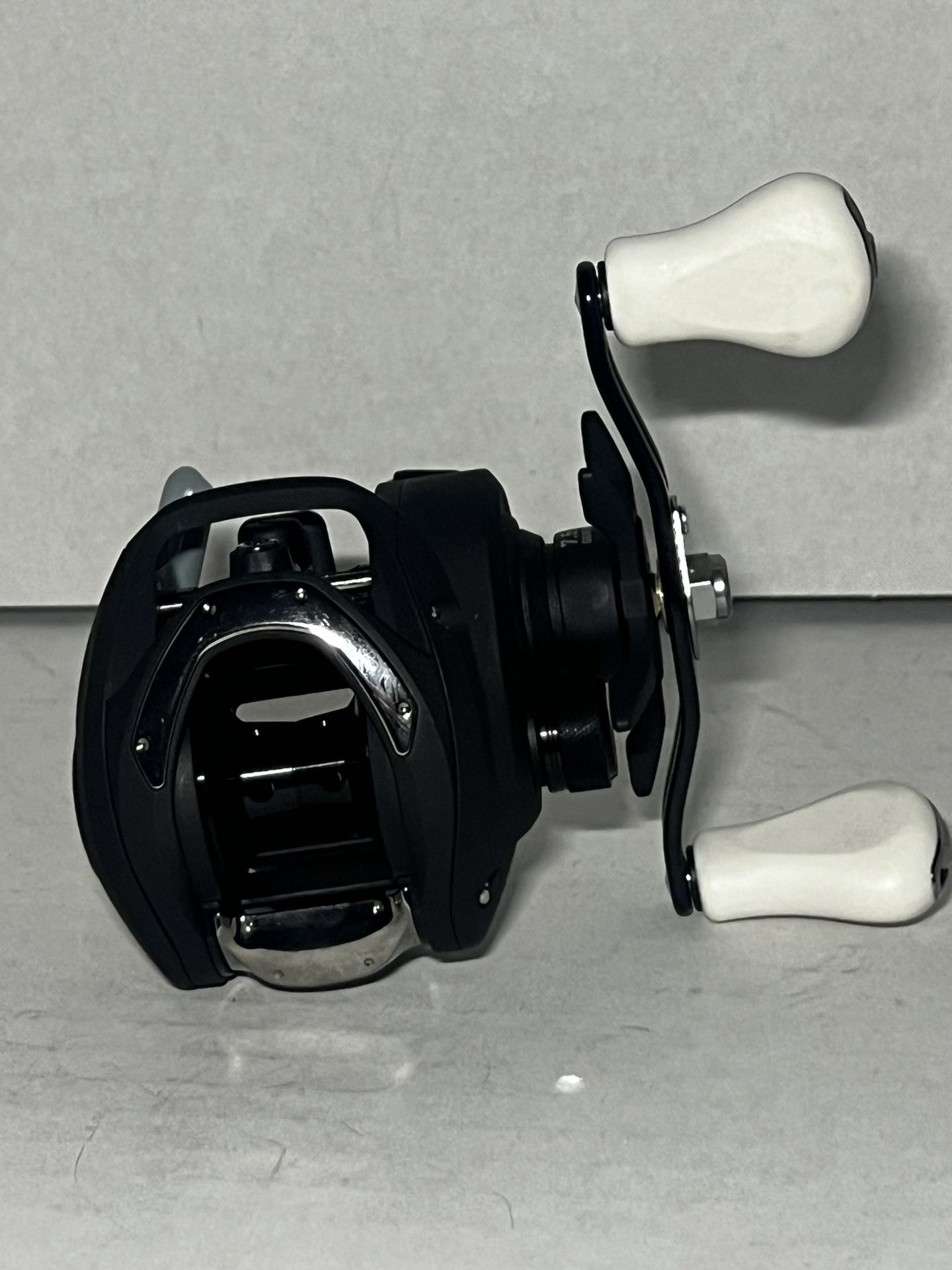 Daiwa CC80 RH Baitcast Fishing Reel