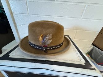 Vintage Stetson Camel Color fedora Hat With Feather 6 7/8