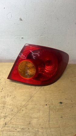 2003 2004 Toyota Corolla passenger side taillight