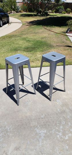 Set of 2 metal stools