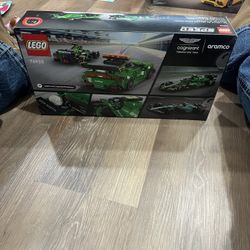 Brand New Aston Martin LEGO Set