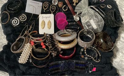 Huge costume jewelry bundle