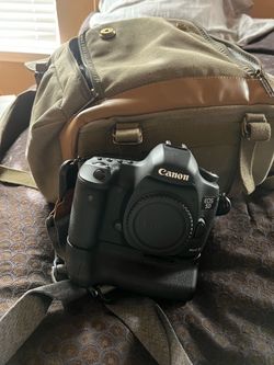 Canon 5D mark III camera flash and bag